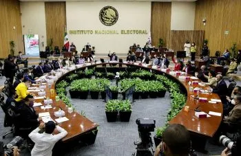 El INE notificó a AMLO los resultados de la consulta de revocación de mandato