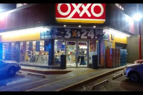 Cuatro sujetos asaltaron la tienda Oxxo, policía los detiene tras intercambio de disparos