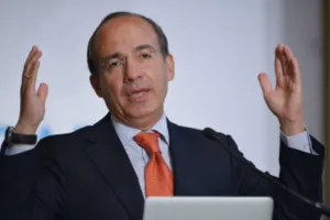 Felipe Calderón considera absurda la demanda de Cassez en su contra
