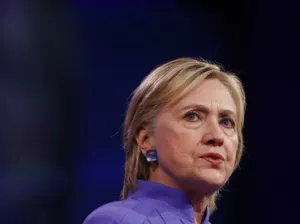 Clinton ataca a Trump por doble discurso en México