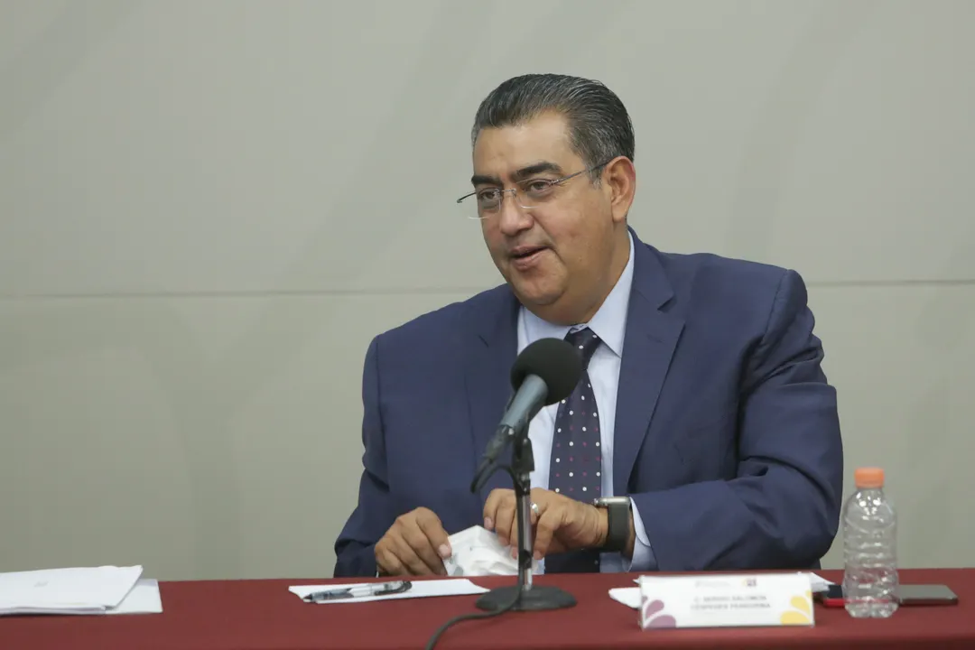 Sin calenturas ajenas ni añejas