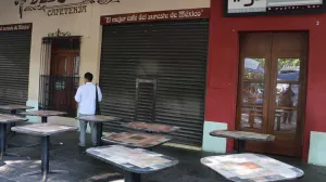 Empresarios hacen paro en Oaxaca en protesta por bloqueos de la CNTE