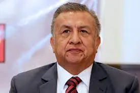 Saúl Huerta reaparece y acude a la Fiscalía de la CDMX; sale sin ser detenido por fuero