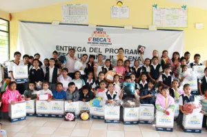 Entrega Voluntariado del Congreso 53 Kits Escolares a estudiantes en la localidad de Atlequizayan