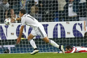 Chicharito, héroe del derbi madrileño