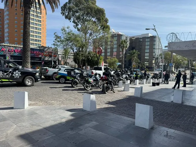 Movilización policíaca en avenida Juárez