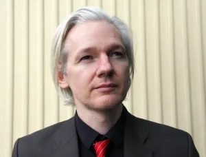 Tribunal sueco determinará futuro inmediato de Assange