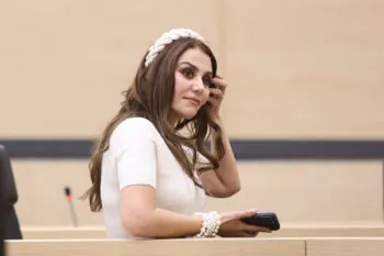 Nayeli Salvatori aclara que el Congreso de Puebla no tiene salón de belleza, pero sí regaderas
