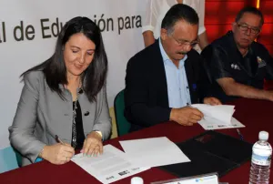 IPM e IEEA firman convenio para abatir rezago educativo de las poblanas