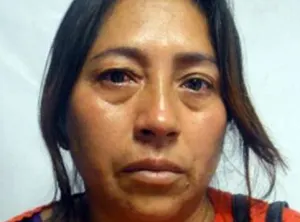 Aseguran estatales a mujer que despojó de sus pertenencias a transeúnte