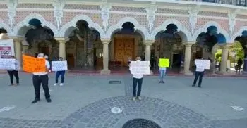 Ex trabajadores del Ayuntamiento de Tehuacán exigen su reinstalación, acusan despido injustificado