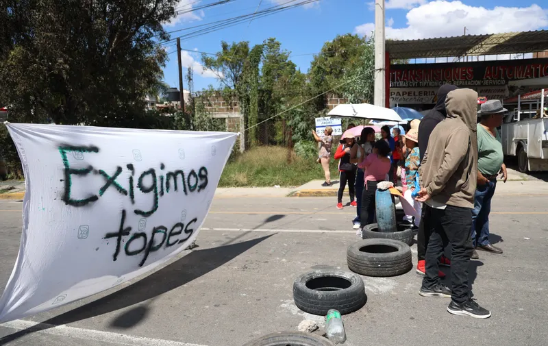 Vecinos bloquean el bulevar Valsequillo: exigen topes y mayor seguridad vial