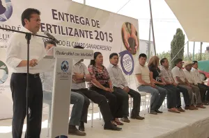 Productores reciben fertilizante en San Andrés Cholula