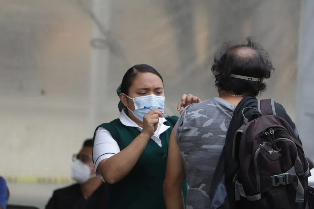 Este jueves, segunda dosis de AstraZeneca para 50 y más en 31 municipios