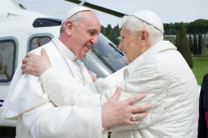 Francisco y Benedicto XVI realizan encuentro histórico