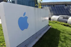 Acusan a Apple de beneficio indebido de acuerdos fiscales