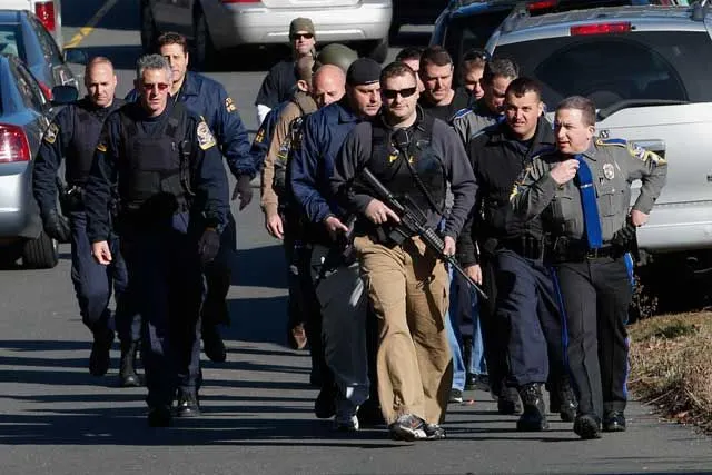 Reportan 27 muertos durante tiroteo en escuela de Connecticut