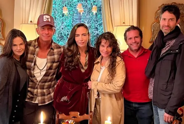 Timbiriche sorprende con fotografía y surgen rumores de reencuentro