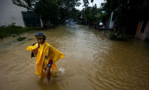 Al menos 44 muertos y 19 desaparecidos por el tifón Damrey en Vietnam