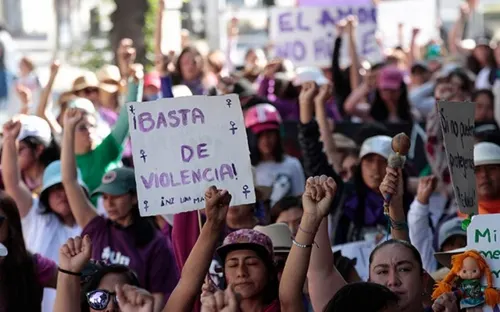 Ahora fue el turno de las mujeres para manifestarse