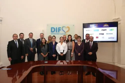 Apoya Dinorah López de Gali la educación de la niñez indígena