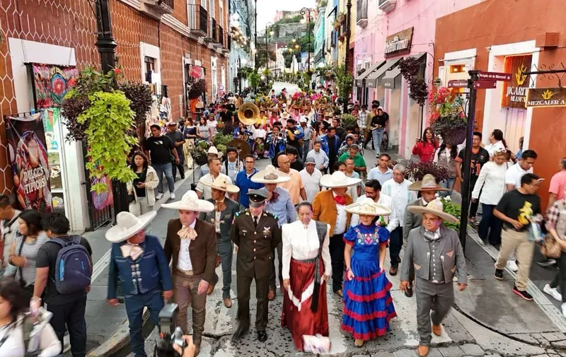 atlixco-pega-bando-patrio