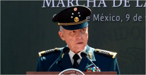 Cónsul de México en Los Ángeles ofrece asistencia a Cienfuegos previo a la audiencia