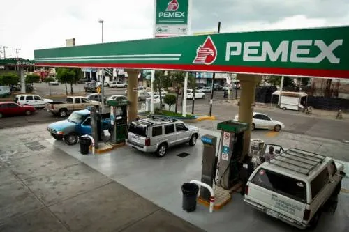 PGR y SAT intervienen gasolineras donde vendían combustible robado