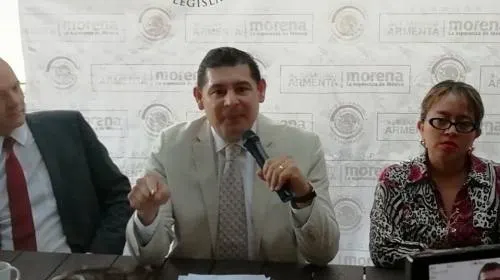 Armenta Mier llama “frívolo” cuestionarle su voto de licencia a Manuel Velasco