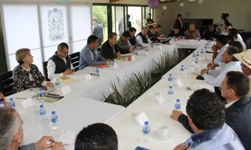 Se reúne Puebla Segura con 19 presidentes municipales de la Sierra Norte