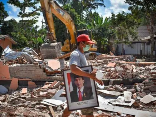 Van 555 muertos tras terremotos en Indonesia