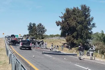 Accidente fatal de la Guardia Nacional en Michoacán deja dos muertos y 24 heridos