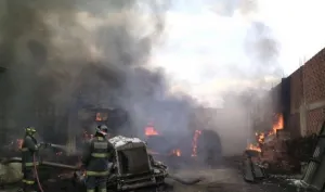 Explota depósito clandestino de combustible en Acajete