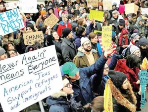 EU desata crisis por bloqueo a migrantes; inician detenciones en sus aeropuertos