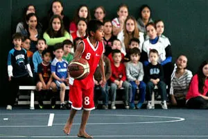 Spurs cautivados por talento de niños triquis, extienden invitación