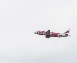 Supuesta turbulencia pudo haber estrellado avión de AirAsia