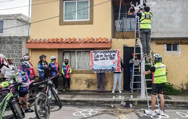 bicicleta-blanca-cuitlahuac-munoz-loma-linda