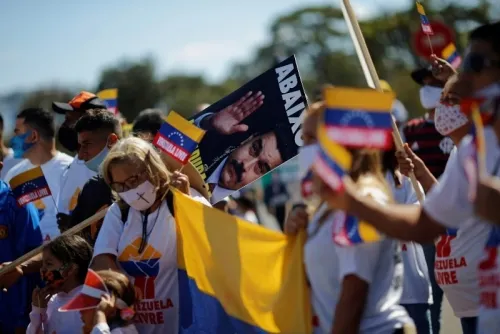Joven muere baleado en Venezuela en protesta por gasolina