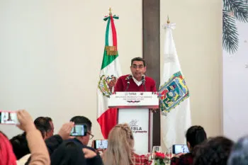 Gobernador de Puebla guardará sana distancia con Morena para evitar señalamientos de injerencia