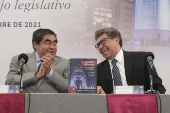 Las claves de la visita de Monreal y la cátedra sobre la izquierda que dio Barbosa