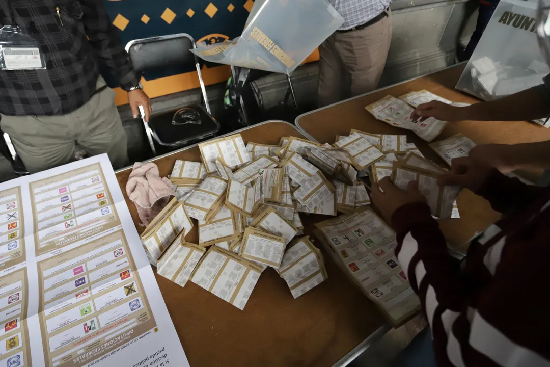 Niegan registro y presupuesto a 15 partidos en Puebla