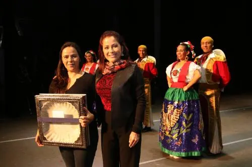 Inaugura Dinorah López de Gali festival artístico de adultos mayores