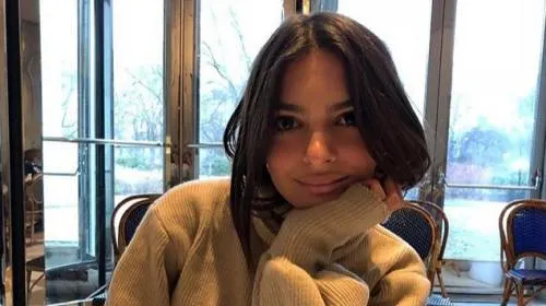 Emily Ratajkowski vuelve a enloquecer a sus seguidores de Instagram