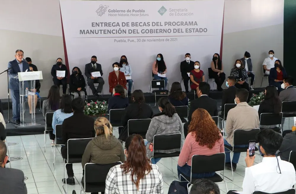 Becas manutención, enfocadas a la solidaridad y la transformación: Lozano Pérez