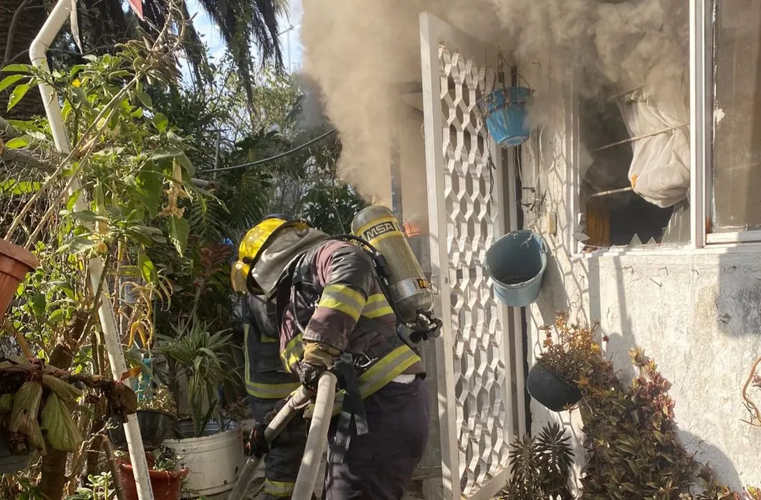 Muere hombre en incendio de departamento en Fuentes de San Bartolo