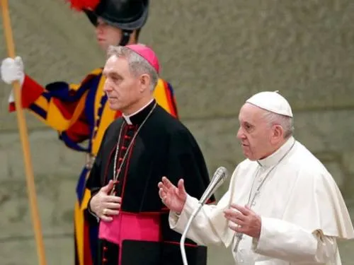 Papa avala histerectomía si útero no es viable para embarazo