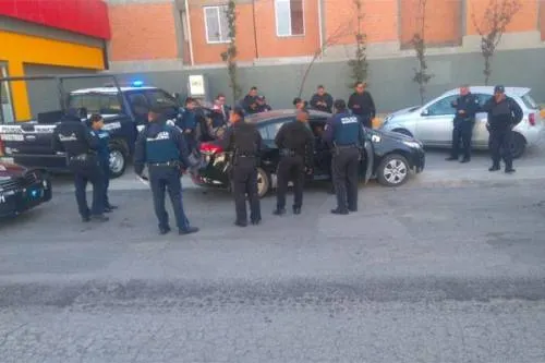 Tras asalto a Oxxo, caen dos presuntos integrantes de la banda del Kia Gris