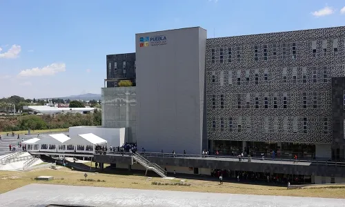 CIS es “un monumento a la frivolidad, opulencia y derroche”: Barbosa
