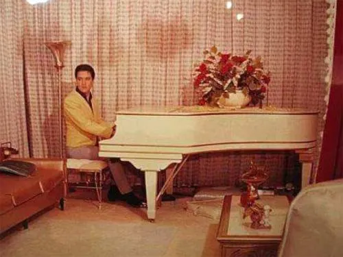 Subastarán en línea piano de Elvis Presley