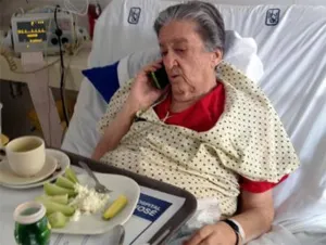 “Mamá Rosa” deja hospital; se traslada a Zamora, Michoacán